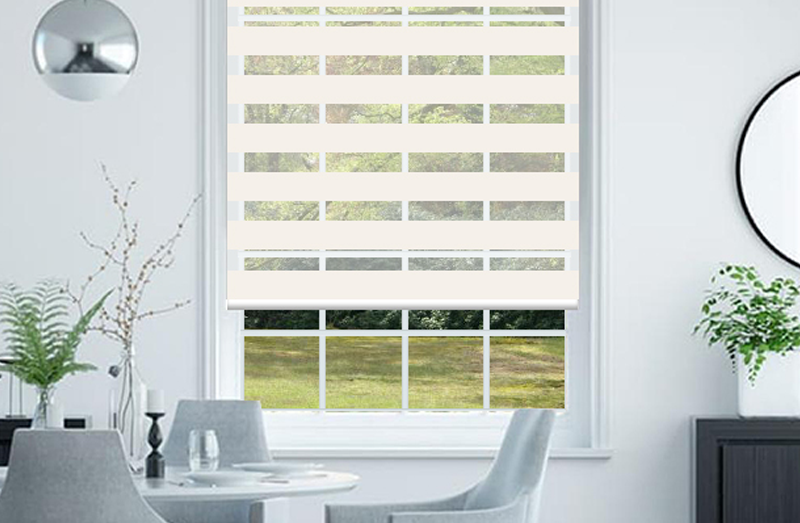 Cortina duo screen blanca en comedor